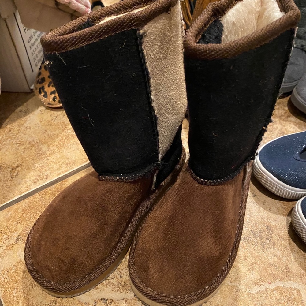 Girls size 9 boot